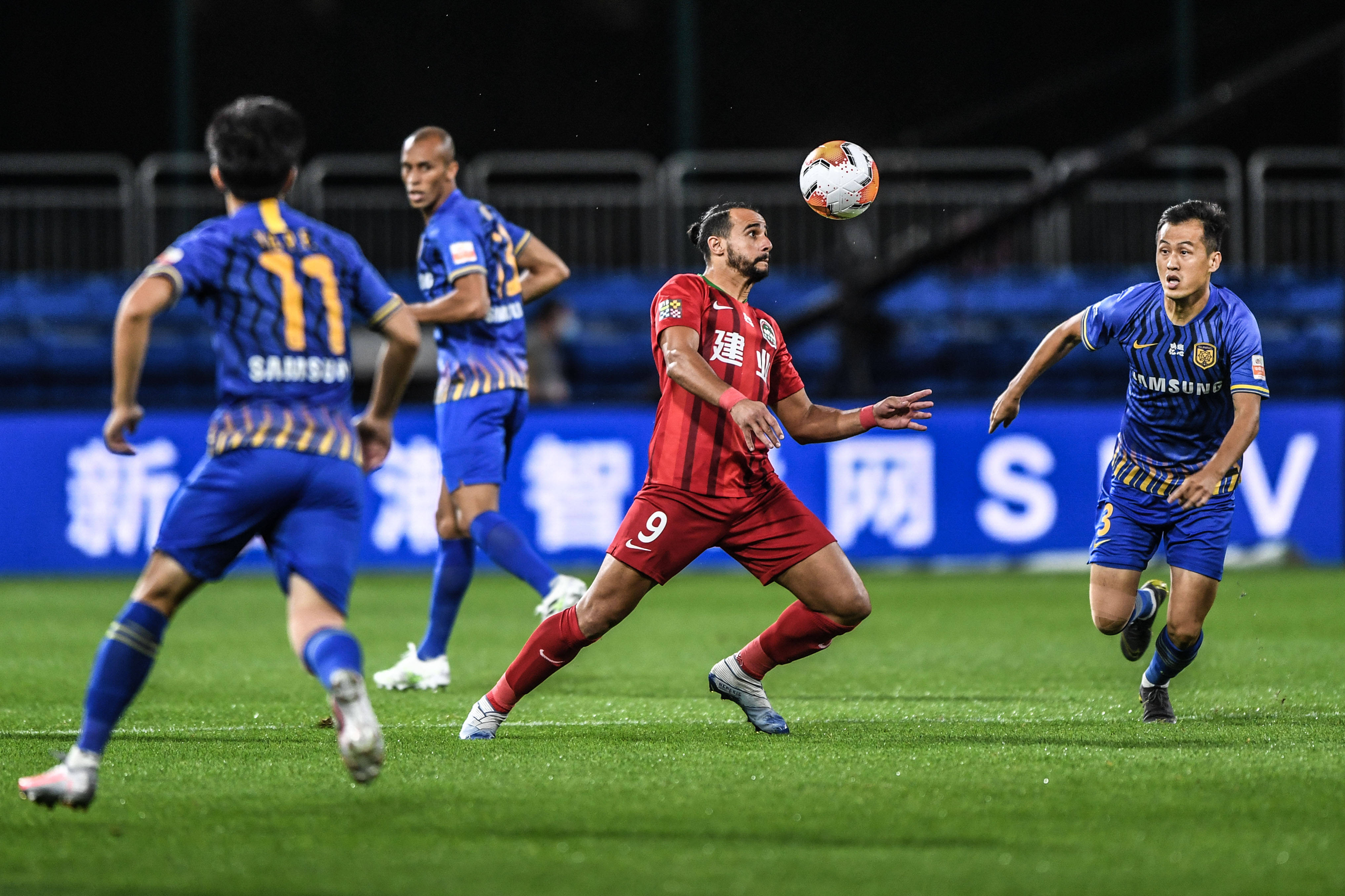 独行侠外线火力全开 东契奇表现抢眼